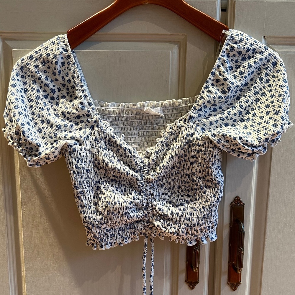 Le Lis Collection Blue & White Floral Ruched Top Size S